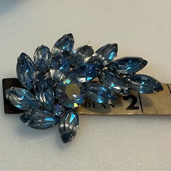 Elegant Vintage Blue Marquise Crystal Leaf Brooch - Excellent Condition - Picture 5 of 5